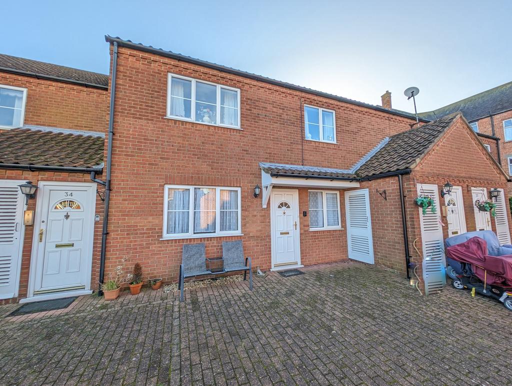 Sutton Court, Skegness, PE25 2 bed flat for sale £124,950