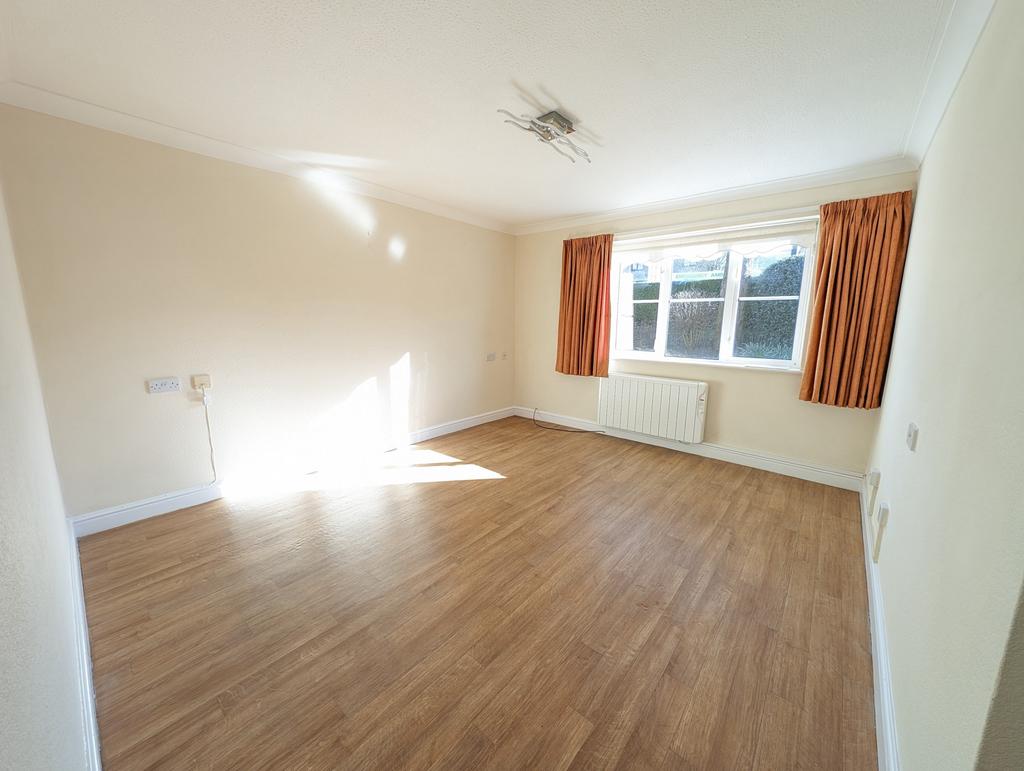 Sutton Court, Skegness, PE25 2 bed flat for sale £124,950