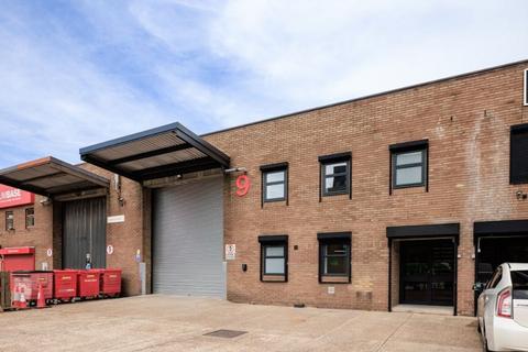 Industrial unit to rent, Bow, London E14