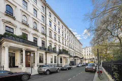 1 bedroom apartment for sale, Ennismore Gardens, Knightsbridge, London, SW7