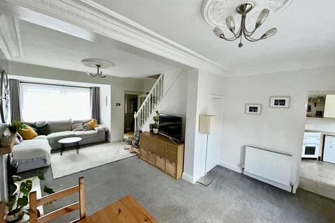 4 bedroom semi-detached house for sale - Cragside Gardens, Lobley Hill, Gateshead, Tyne ans Wear, NE11 0AQ