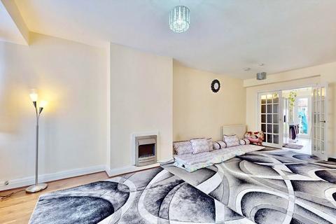 2 bedroom end of terrace house for sale, Warwick Crescent, Hayes UB4