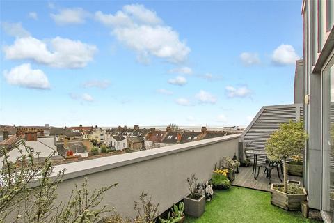 2 bedroom penthouse for sale, Broadway, Leigh-on-Sea, Essex, SS9