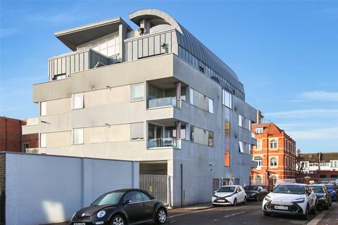 undefined, Broadway, Leigh-on-Sea, Essex, SS9