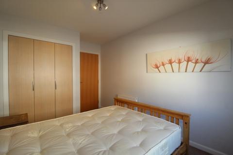 2 bedroom flat to rent - 37 Crathie Drive 2/1 Thornwood