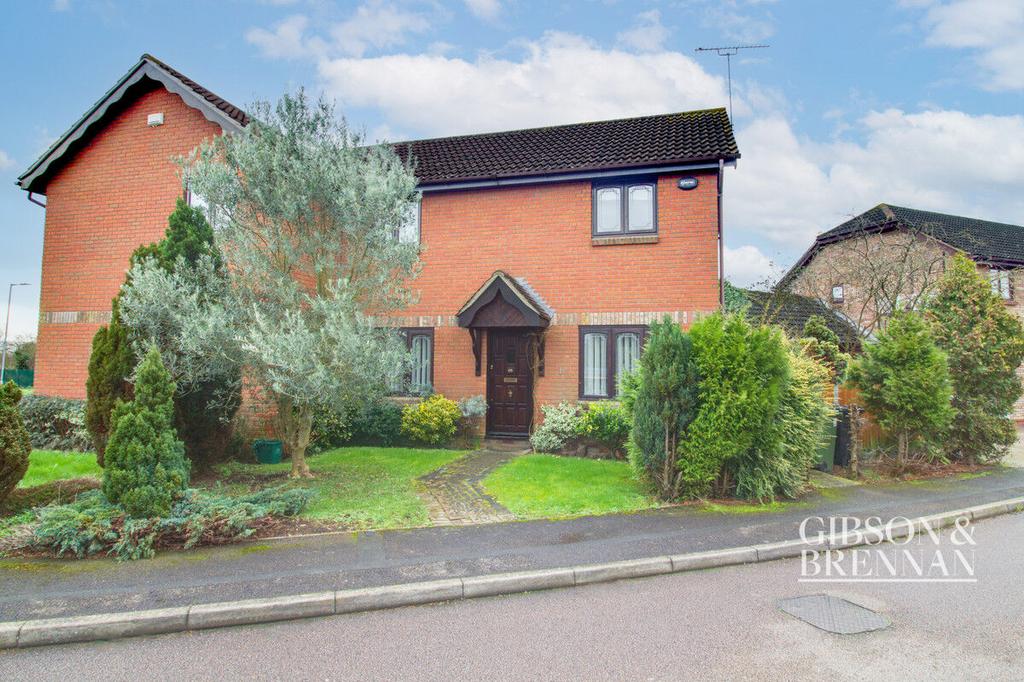 Ramsey Chase, Wickford, SS12 3 bed semidetached house for sale £375,000