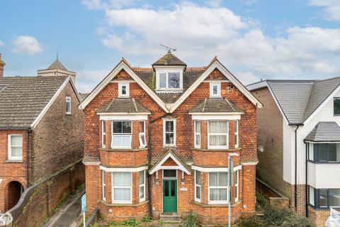 2 bedroom apartment for sale, Station Road, The Mount, RH19