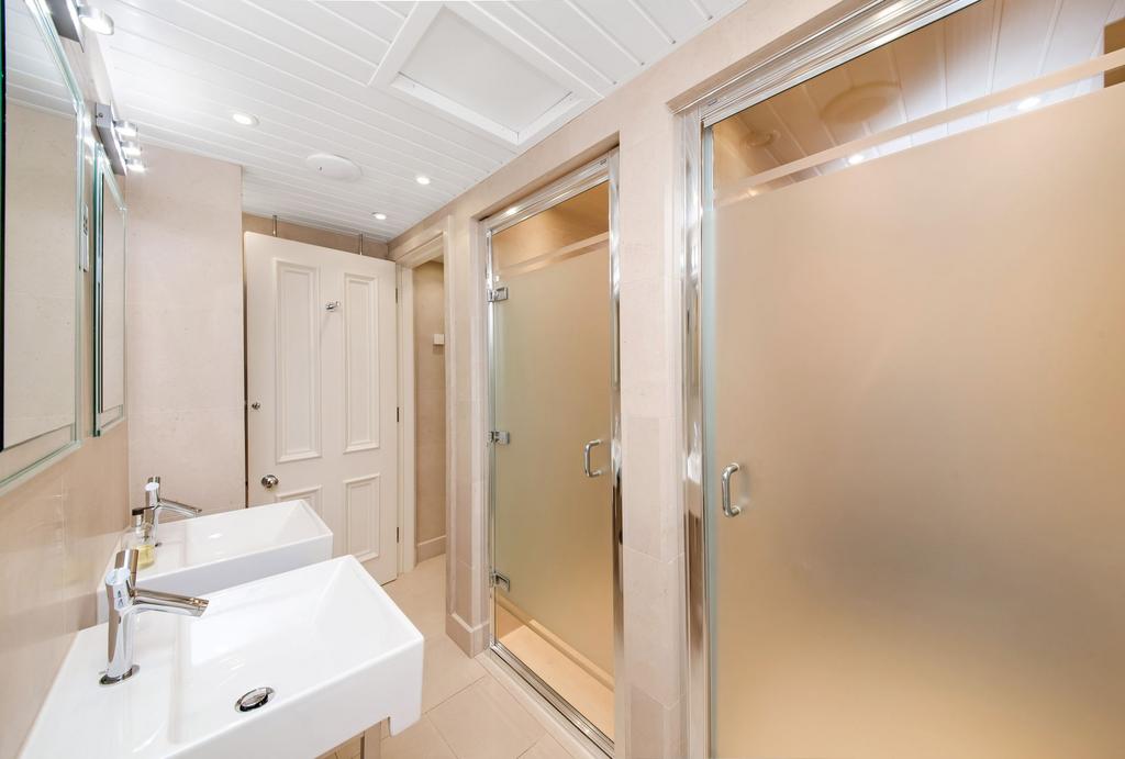 Shower/changing room