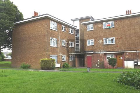 3 bedroom flat to rent, Pipers Green, Kingsbury Road, London, NW9