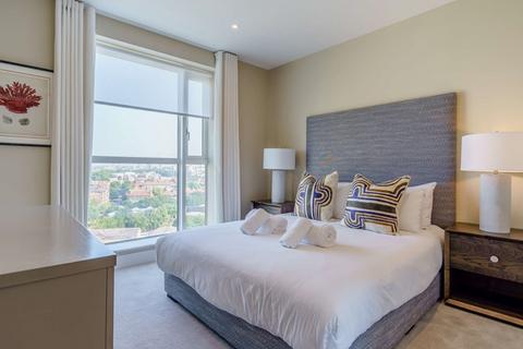 2 bedroom flat to rent, Circus Apartments E14