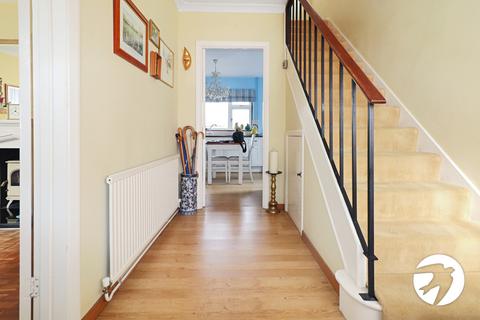 14 Erith Road, Belvedere, DA17 6EY