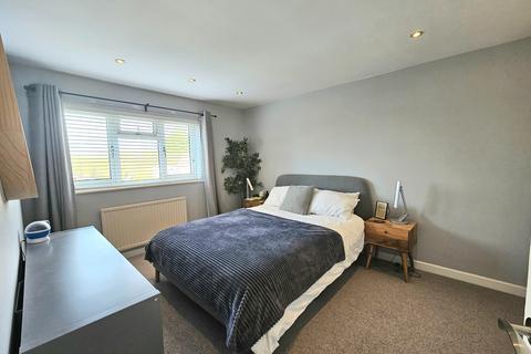 25 Bow Drive, Sherfield On Loddon, Hook, RG27 0EJ
