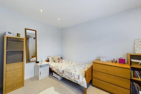 25 Bow Drive, Sherfield On Loddon, Hook, RG27 0EJ