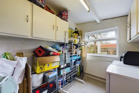 25 Bow Drive, Sherfield On Loddon, Hook, RG27 0EJ