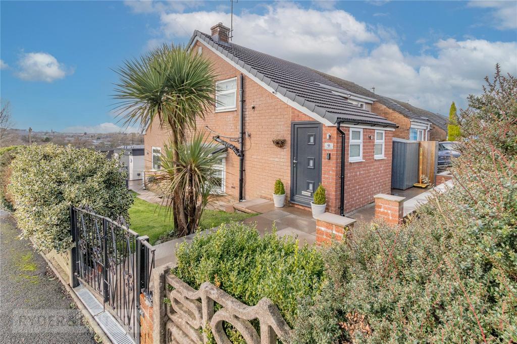 Carr House Road, Springhead... 4 bed semidetached house for sale £