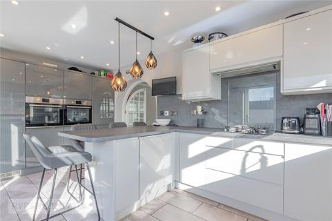 9 Carr House Road, Springhead, Oldham, OL4 4NW