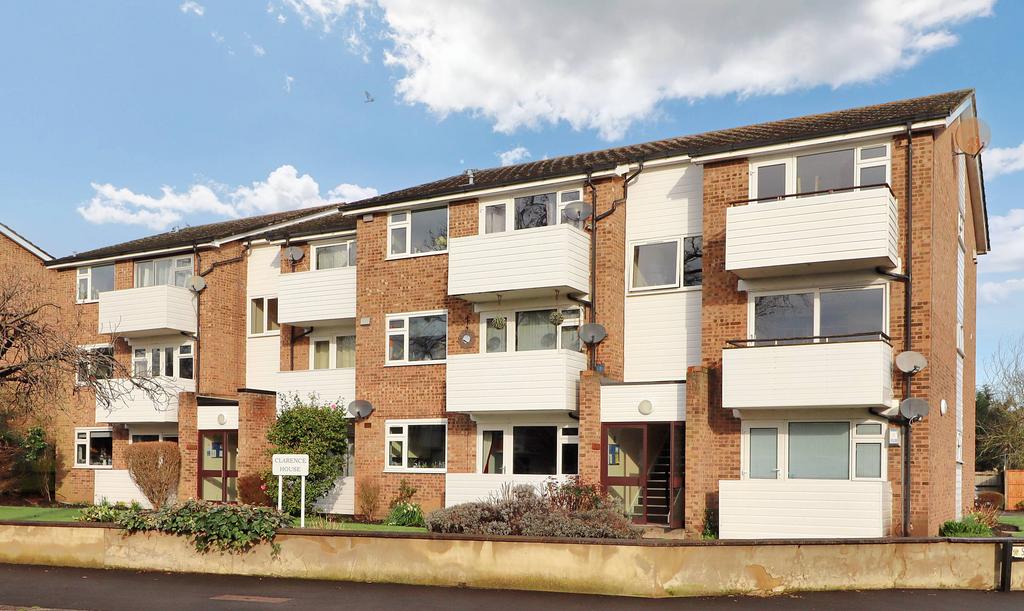 Queens Road, Hersham KT12 1 bed apartment for sale £265,000