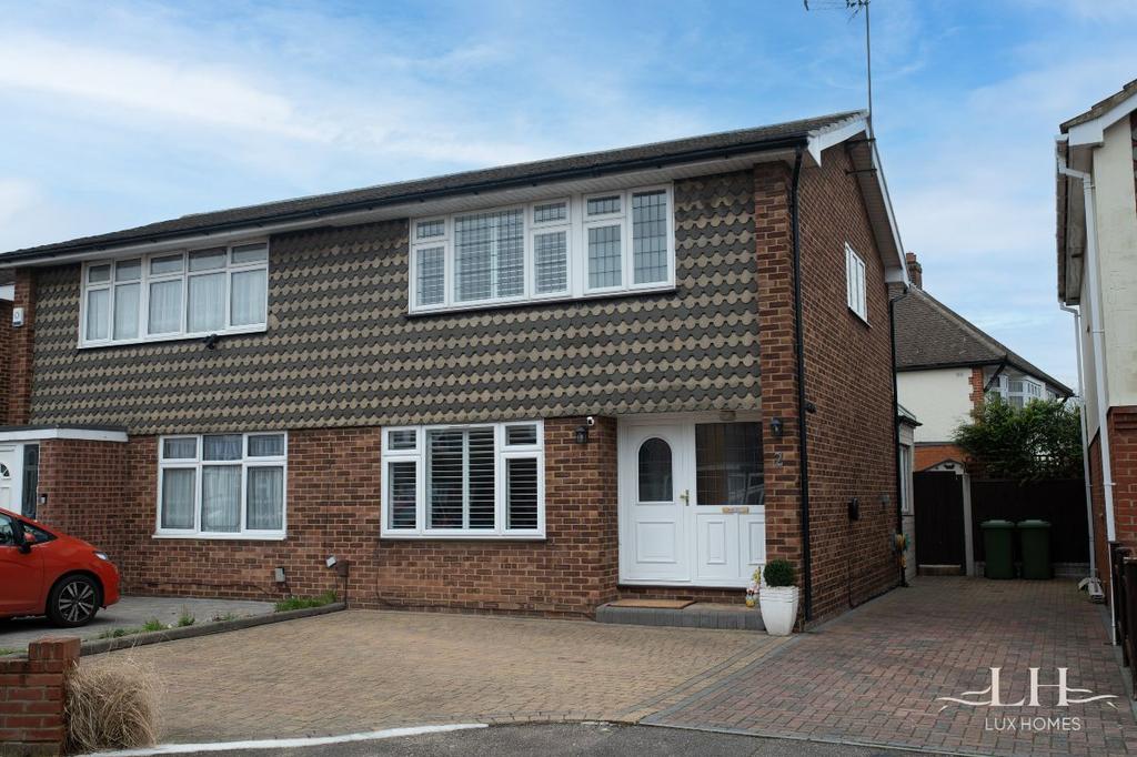 Oakdene Close, Hornchurch 3 bed semidetached house for sale £500,000