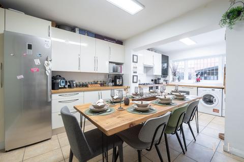 2 Oakdene Close, Hornchurch, RM11 1HD