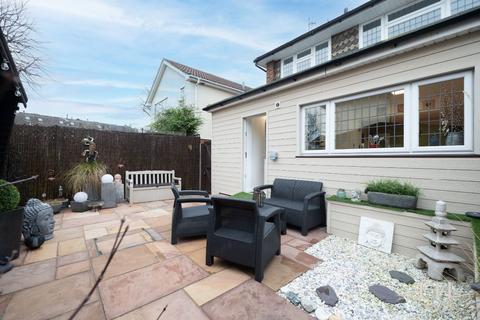 2 Oakdene Close, Hornchurch, RM11 1HD