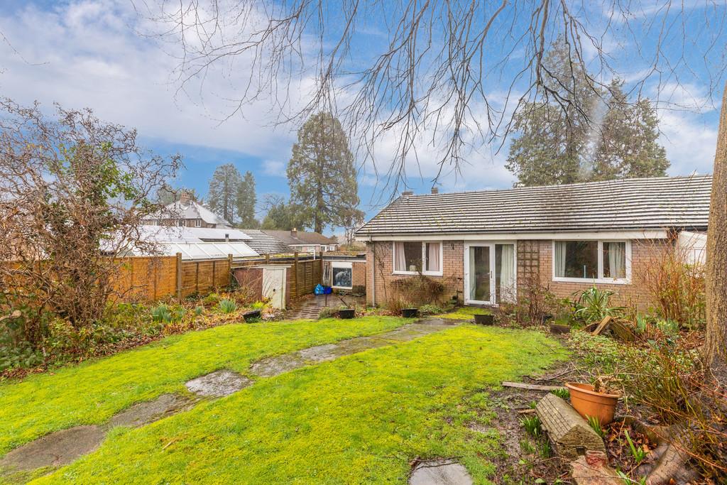 28 Rusland Park, Kendal, LA9 6AJ 3 bed semidetached bungalow £275,000