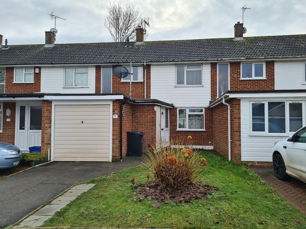 Cedar Grove, BurnhamonCrouch 3 bed terraced house for sale £300,000