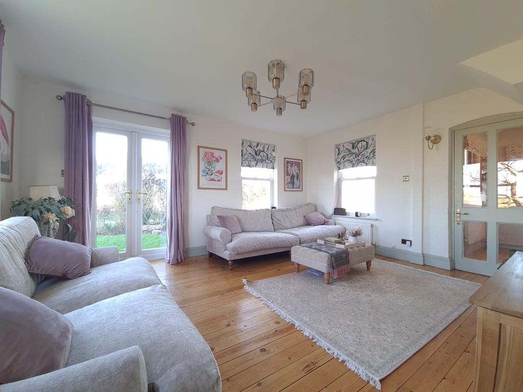 New Moor Cottages, Southminster 4 bed semidetached house £500,000