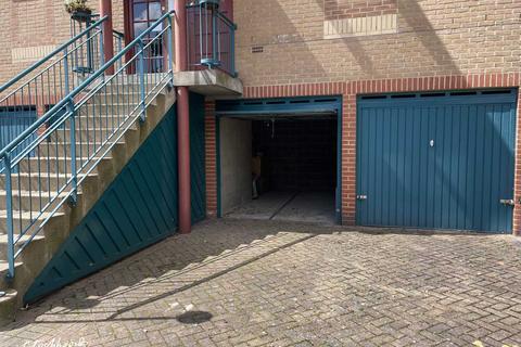 Garage to rent - Bridgeport Place, London E1W