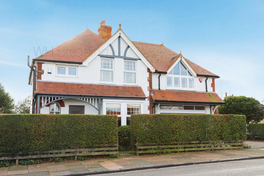 The Broadway, Herne Bay CT6 4 bed detached house for sale £760,000