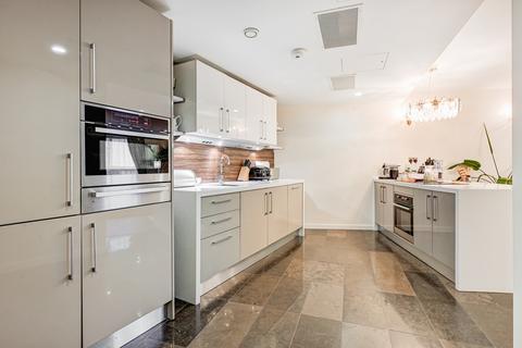 3 bedroom flat for sale, Palace Place, London, SW1E