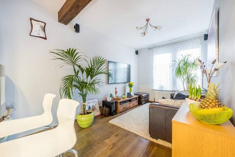 3 bedroom flat for sale, Connaught Road, Ealing, London, W13