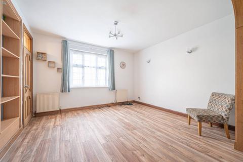 3 bedroom house to rent - Midland Terrace, Cricklewood, London, NW2