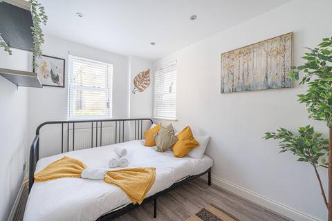 2 bedroom flat to rent, Great Western Road, Maida Vale, London, W9