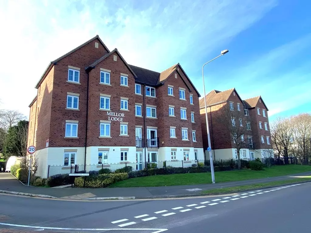 Mellor Lodge, Uttoxeter 2 bed ground floor flat - £165,000