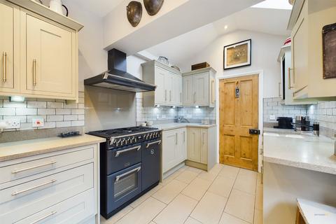 16 Alexandra Road, Burton-on-trent, DE15 0JE