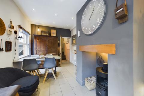 16 Alexandra Road, Burton-on-trent, DE15 0JE