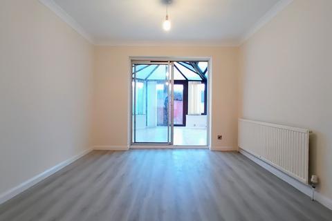 17 Buckingham Crescent, Clayton, Bradford, BD14 6EJ