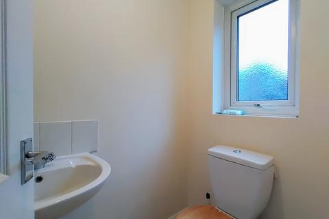 17 Buckingham Crescent, Clayton, Bradford, BD14 6EJ