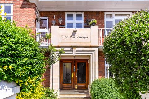3 The Gateways, Richmond, TW9 2RB