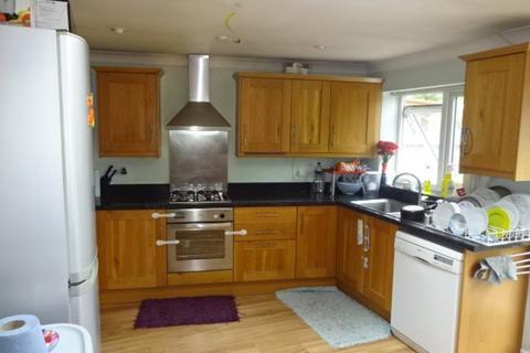 3 bedroom semi-detached house to rent, Sutton Way, Middlesex TW5