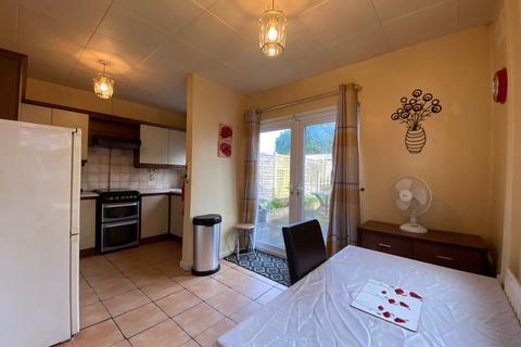 60 Albany Crescent, Bilston, WV14 0HU