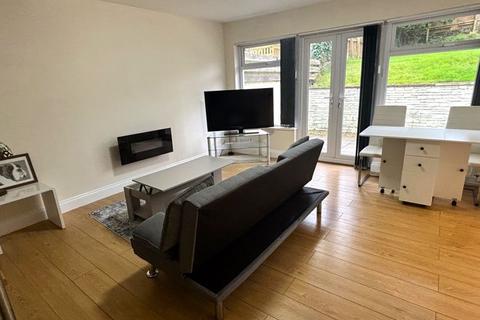 27 Broadmead, Gilwern, Abergavenny, NP7 0AN