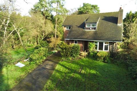 3 bedroom detached house for sale - Brackendale Close, Camberley GU15