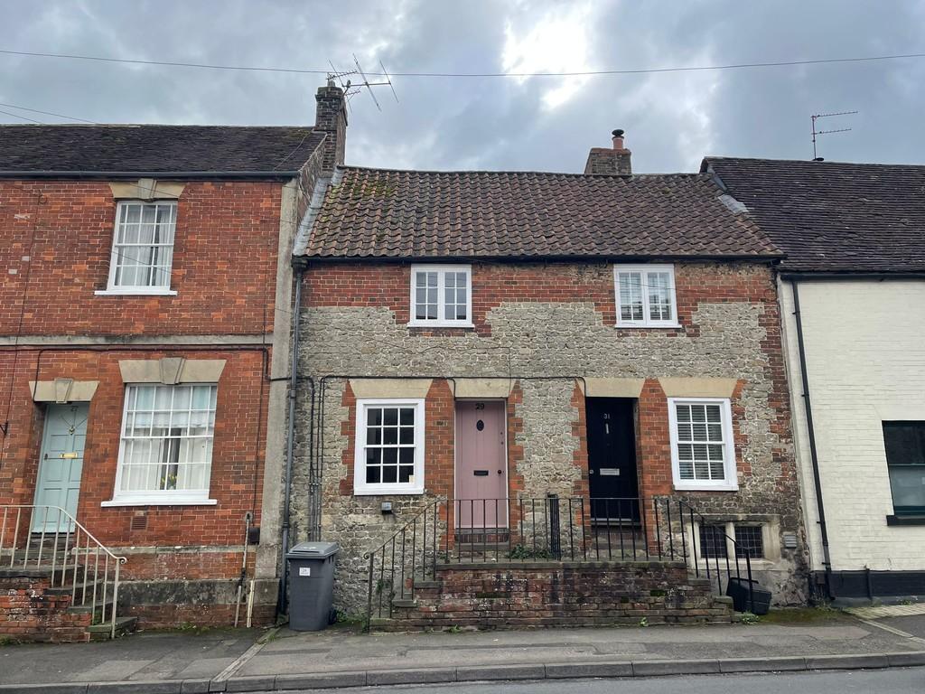 West Street, Warminster 2 bed terraced house £925 pcm (£213 pw)