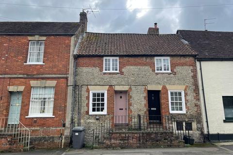 2 bedroom terraced house to rent, West Street, Warminster