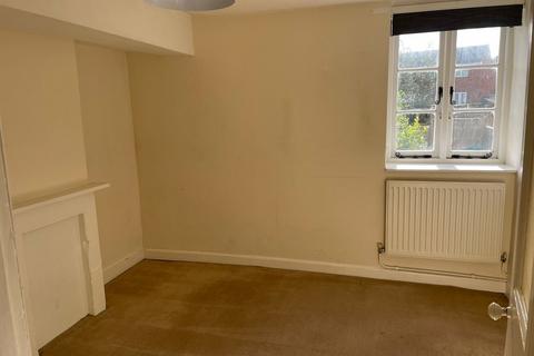 2 bedroom terraced house to rent, West Street, Warminster