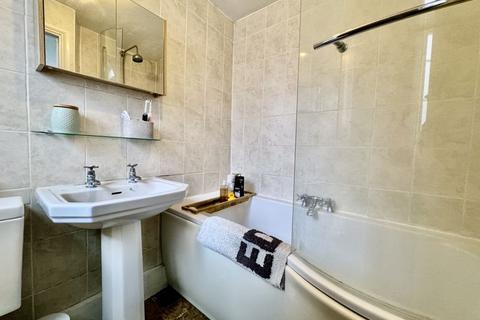 2 bedroom cottage for sale, Wycombe Lane, Wooburn Green HP10