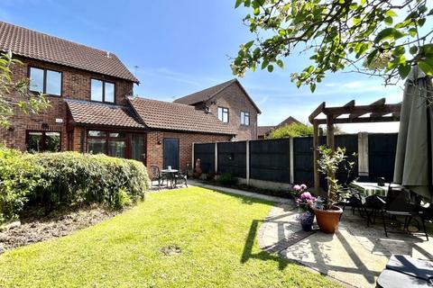 15 Bishop Close, Chard, TA20 1DY