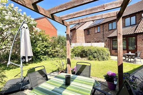 15 Bishop Close, Chard, TA20 1DY