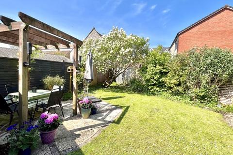 15 Bishop Close, Chard, TA20 1DY